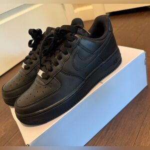 🖤 Nike Triple Black Air Force 1 ‘07 Size 8 Women’s Sneakers Low top Streetwear
